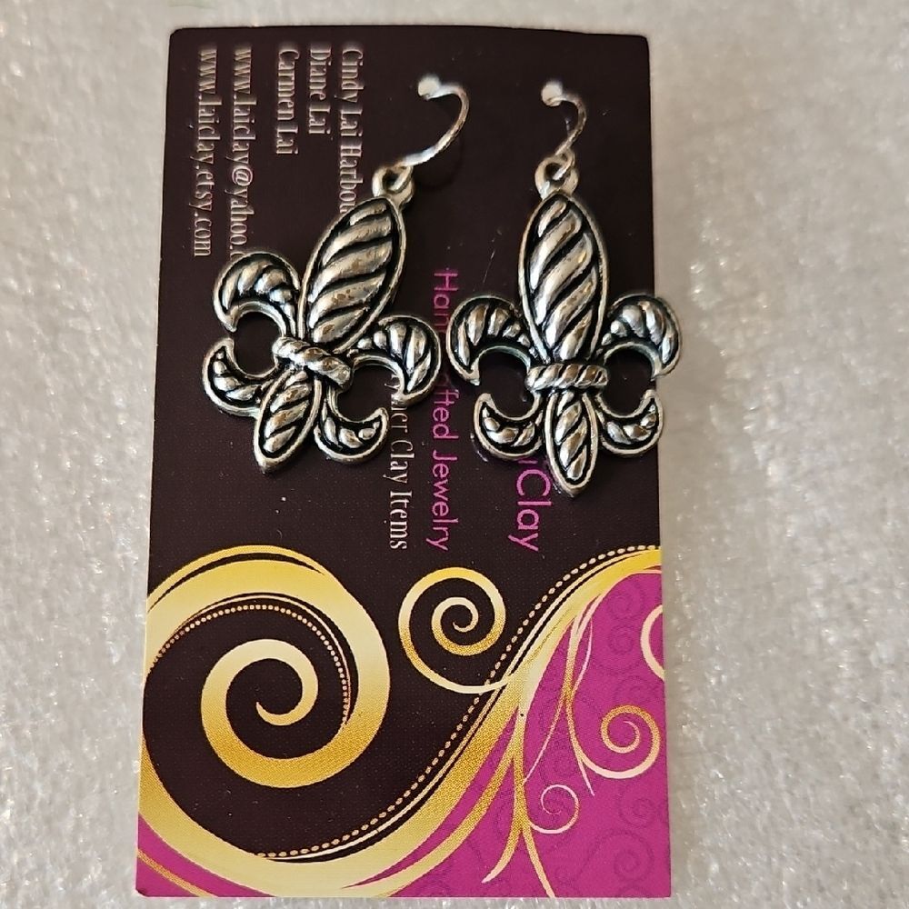 NWT Laiclay Silver Tone Fleur-de-lis Earrings French Wire with Gift Bag
